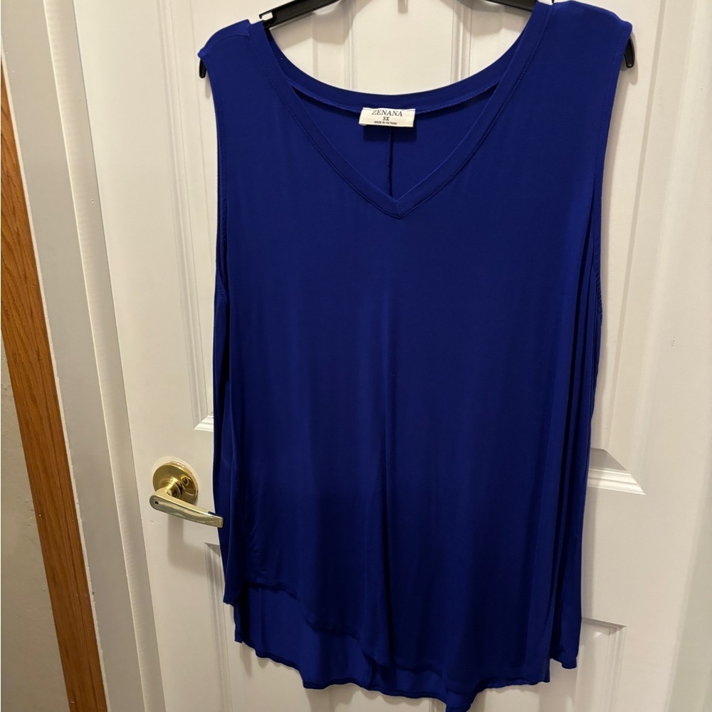 Zenana 3x bright blue v neck tank in great condition